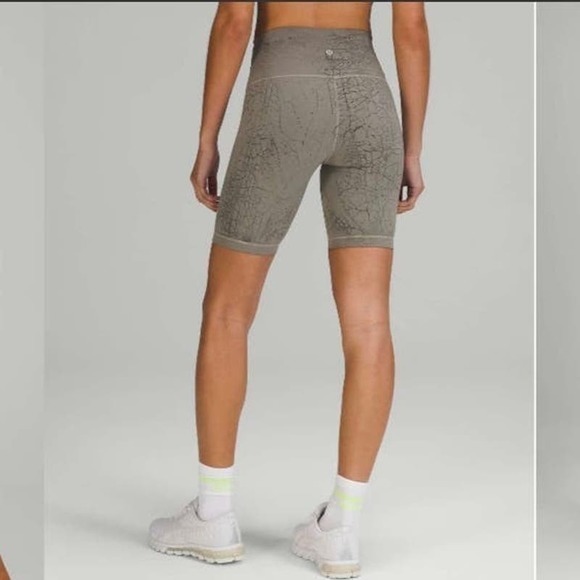 Lululemon Wunder Train High-Rise Short 8" Thread Dye Rover Black - Picture 2 of 9